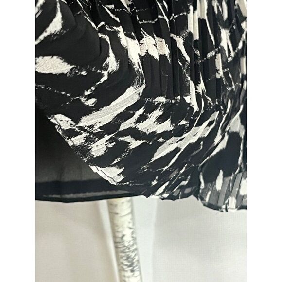 Halogen(R) Sleeveless Pleated Georgette Top in Black- Ivory Brushstrokes , XS - Picture 15 of 15